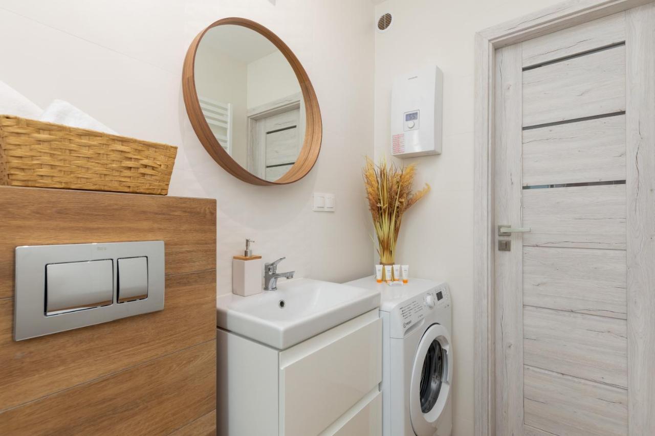 Apartment In Centre Of - Katedralna With Balcony By Renters *
